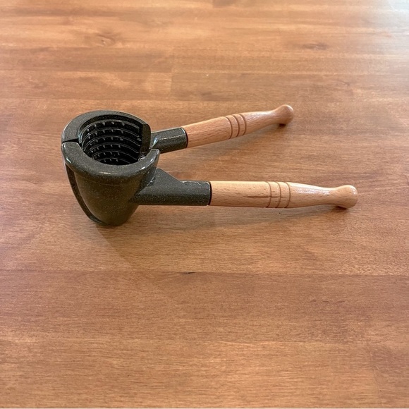 Heavy Duty Spring Loaded Nutcracker - Picture 3 of 5